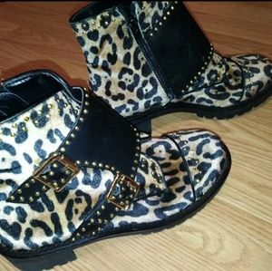 Leopard boots